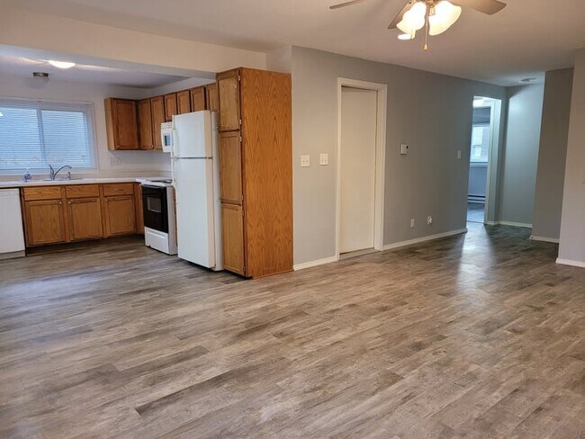 living room - 1402 Winchell St
