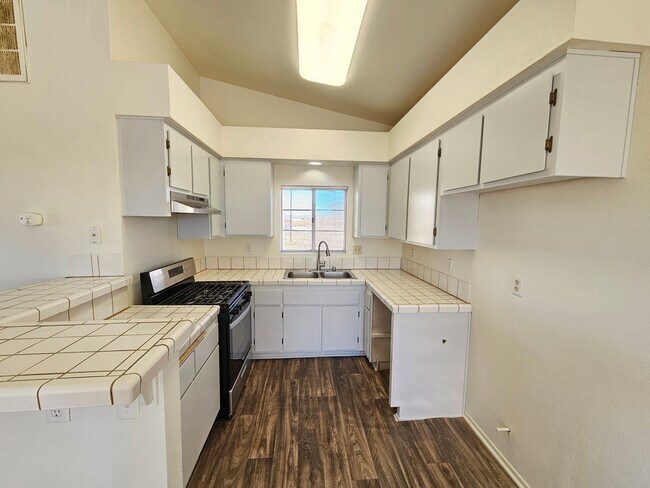 Foto del edificio - Upstairs/ Spacious/ 2 bedrooms / 2 bathrooms
