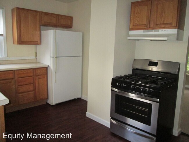 Building Photo - 3 br, 1 bath House - 132 E. Liberty Street