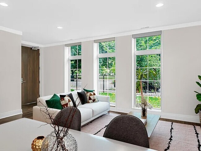 Foto del edificio - 1320 W Lexington St
