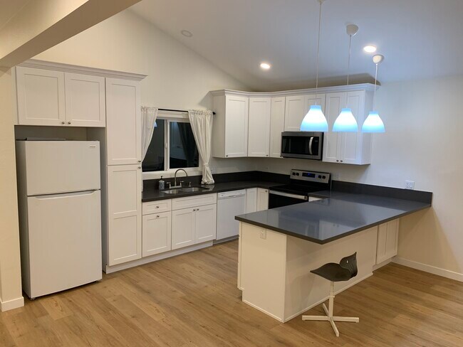 kitchen and breakfast bar - 1875 Gardenia Ave