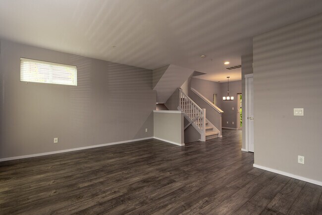 Building Photo - 135 Cougar Ridge Rd NW