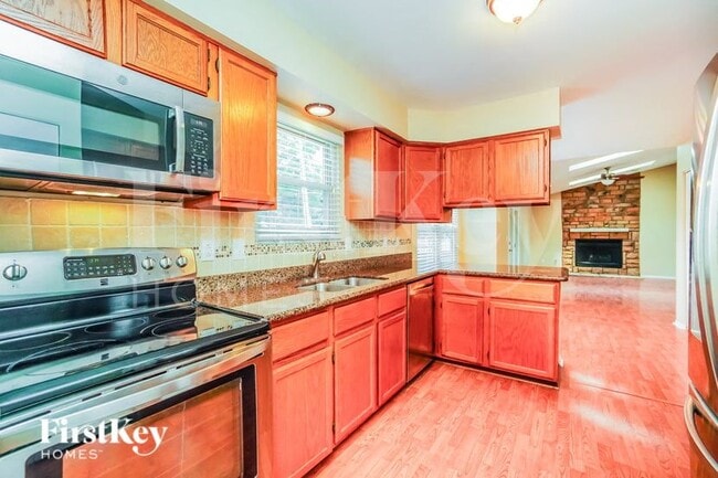 Building Photo - 1103 Crestview St