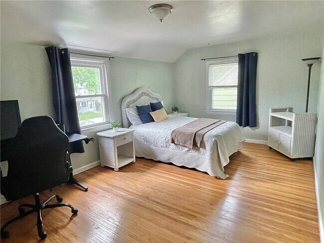 Foto del edificio - 137 Edgemont Rd