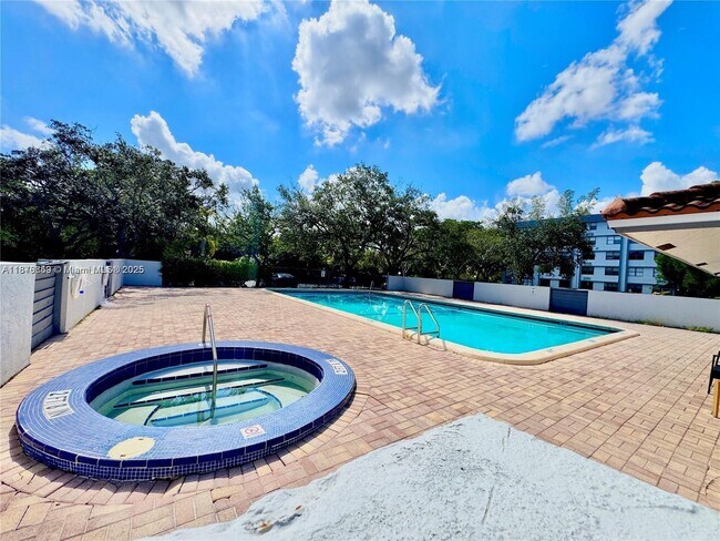 Foto del edificio - 2401 Riverside Dr