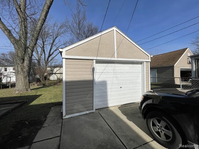 Building Photo - 1610 Eaton Rd