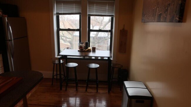Building Photo - 2 bedroom in CHICAGO IL 60618