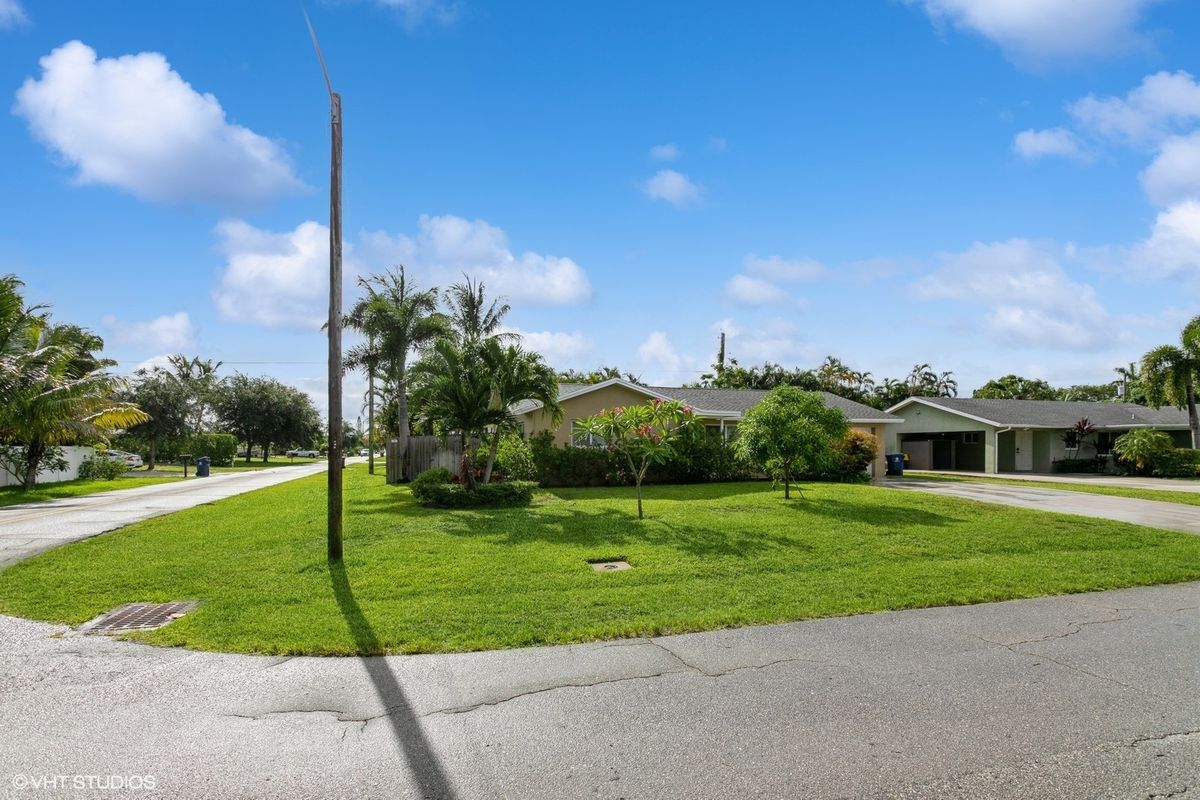 Primary Photo - 1615 Venus Ave