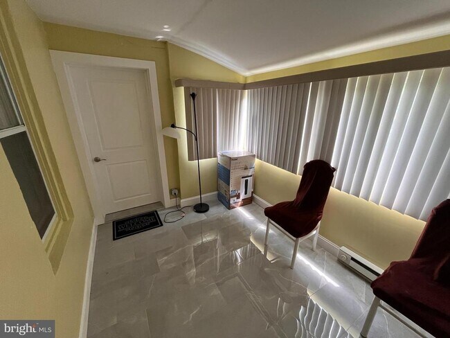 Foto del edificio - 112 Hazelhurst Ave