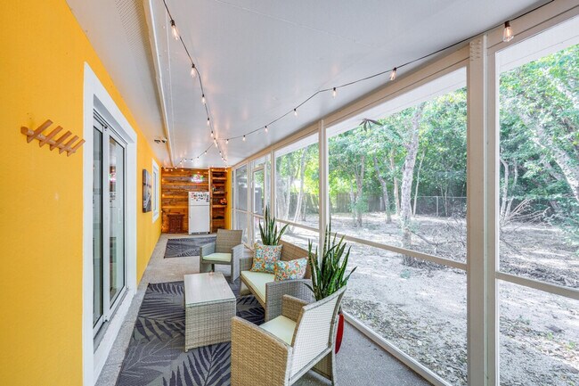 Foto del edificio - 129 Arctic Ave