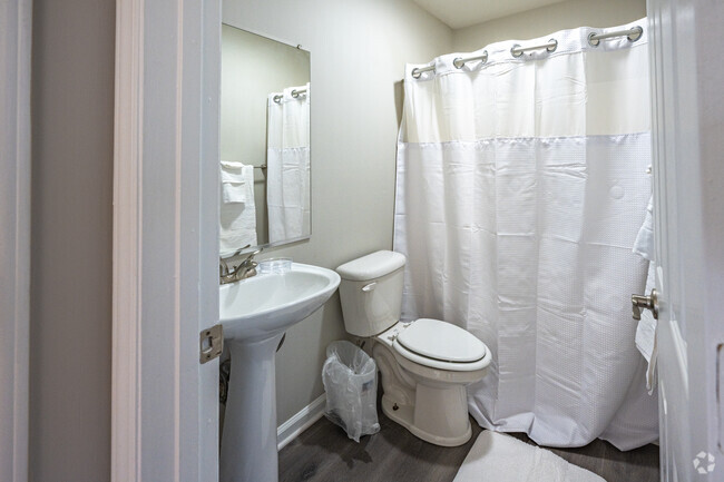 2BR, 2BA - Bathroom - Crescent Oaks
