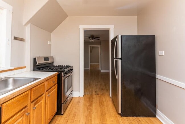 Foto del edificio - 2 bedroom in Chicago IL 60618