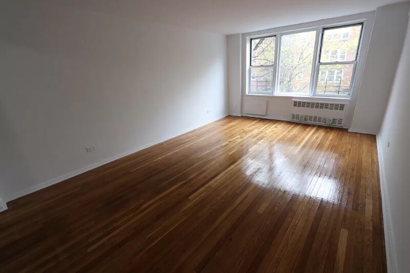 8320 141st St, Briarwood, NY 11434 Room for Rent in Briarwood, NY