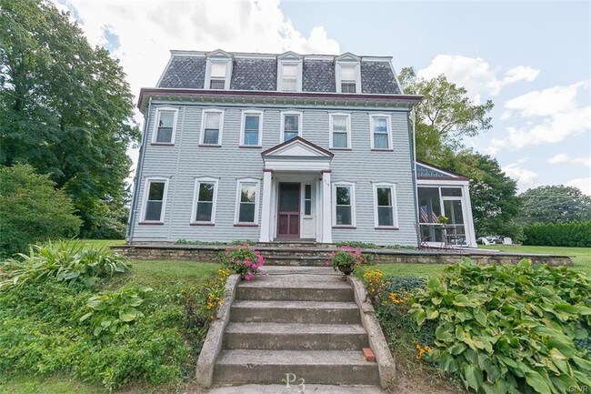 Building Photo - 719 Easton Rd