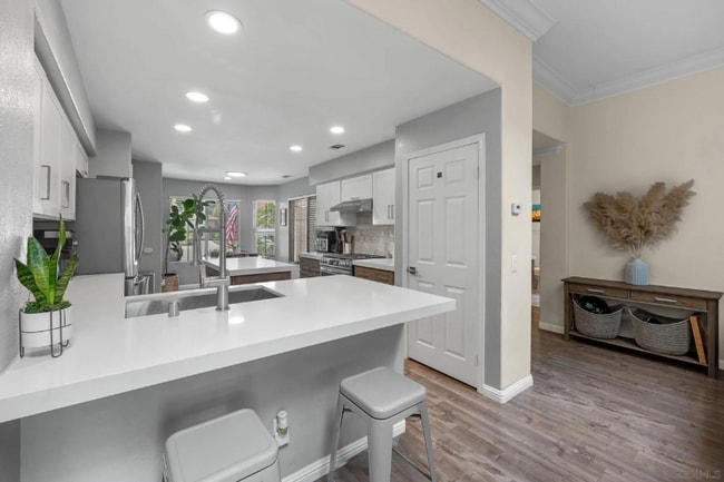 Building Photo - 3925 Estancia Dr