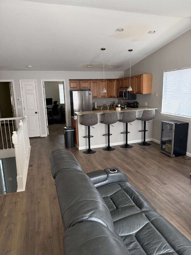 Foto del edificio - 4 Bedroom, 2 Bath Ranch Style Home w/ Finished Walkout Basement!
