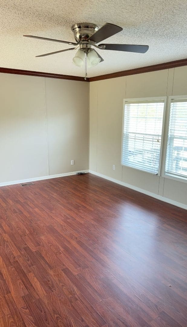 Building Photo - 3 Bed/2 Bath House