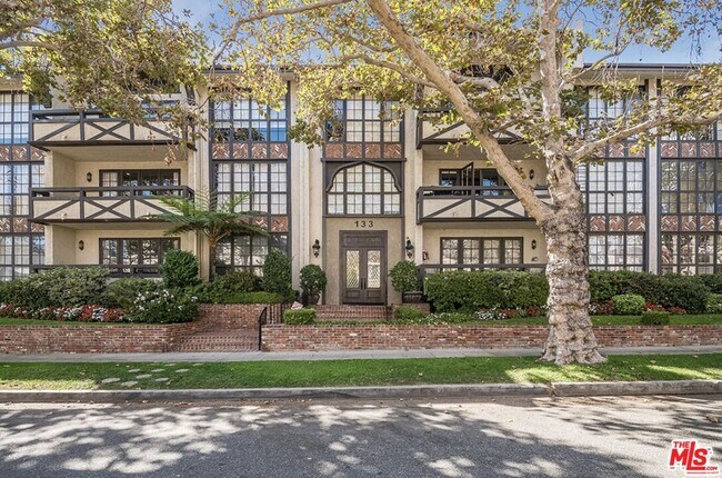 Building Photo - 133 S Oakhurst Dr