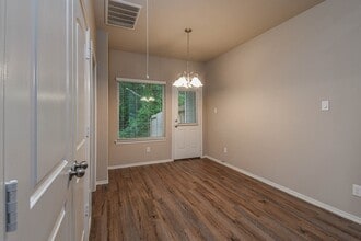 Building Photo - 15627 Sycamore Dr