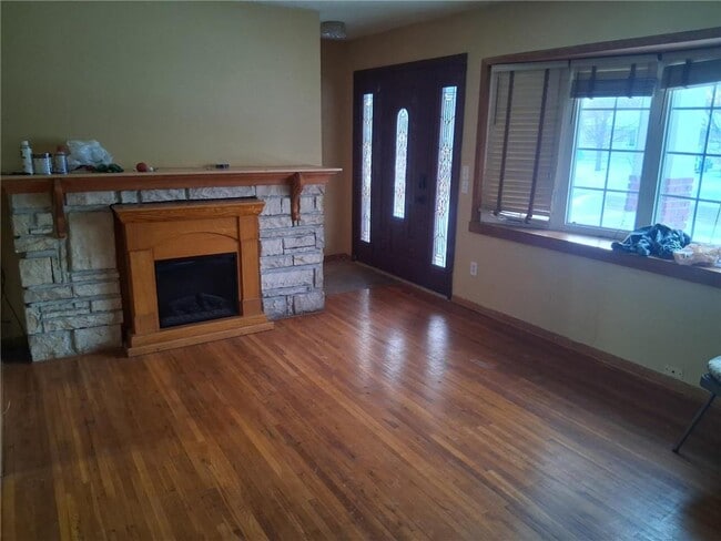 Foto del edificio - 7885 Van Buren St NE