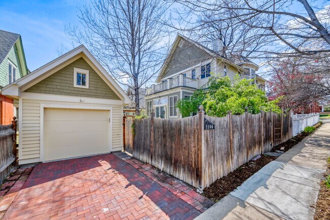 Foto del edificio - Gorgeous Victorian Home in Incredible Location - Available NOW!