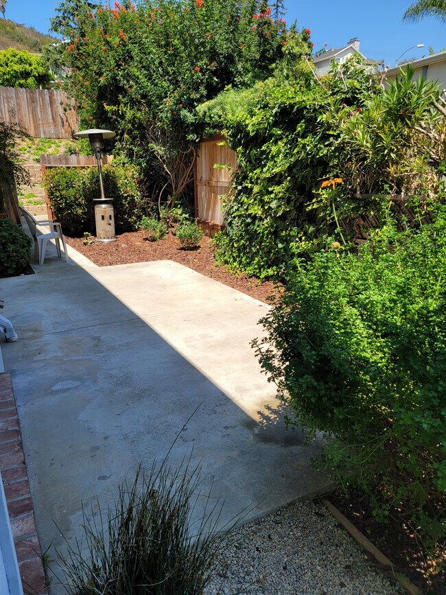 side yard patio - 4584 Cove Dr