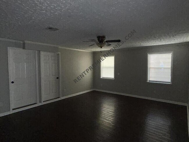 Foto del edificio - 628 S Florence Ave