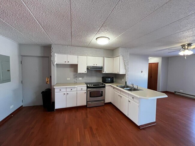 Foto del edificio - 669 Briar Hill Ln