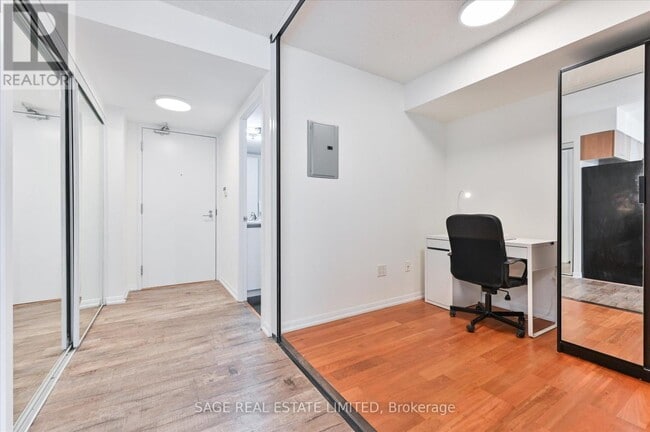 Building Photo - 38 Grenville St