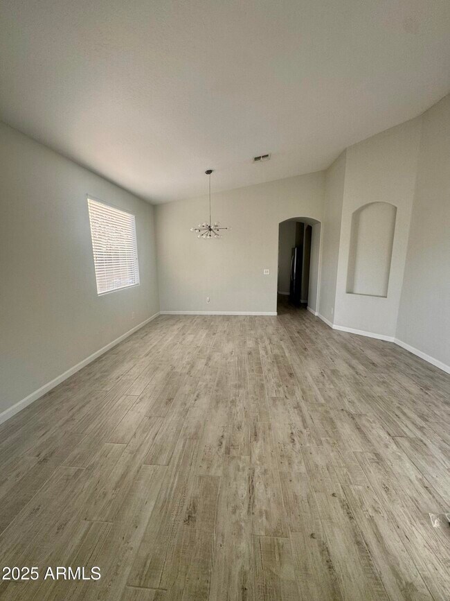 Foto del edificio - 5642 W Lydia Ln