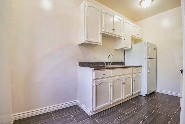 Building Photo - 1518 S Wilton Pl Los Angeles CA 90019