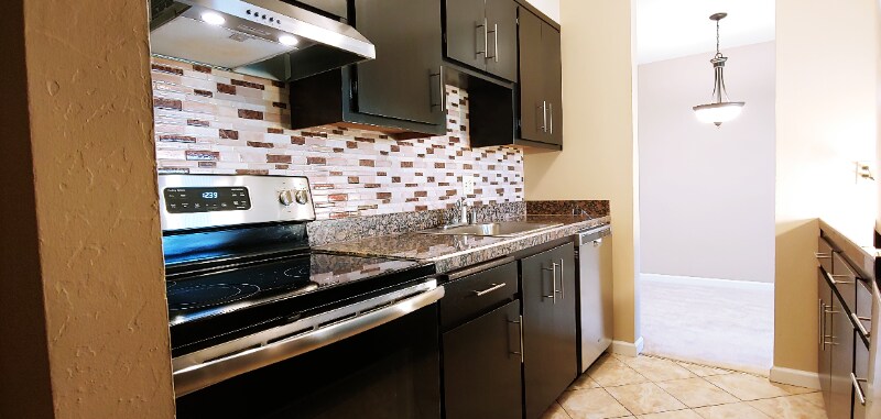 Primary Photo - 555 Jean St