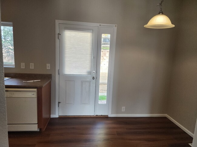 Building Photo - 2716 Stonecrop Ridge Grove