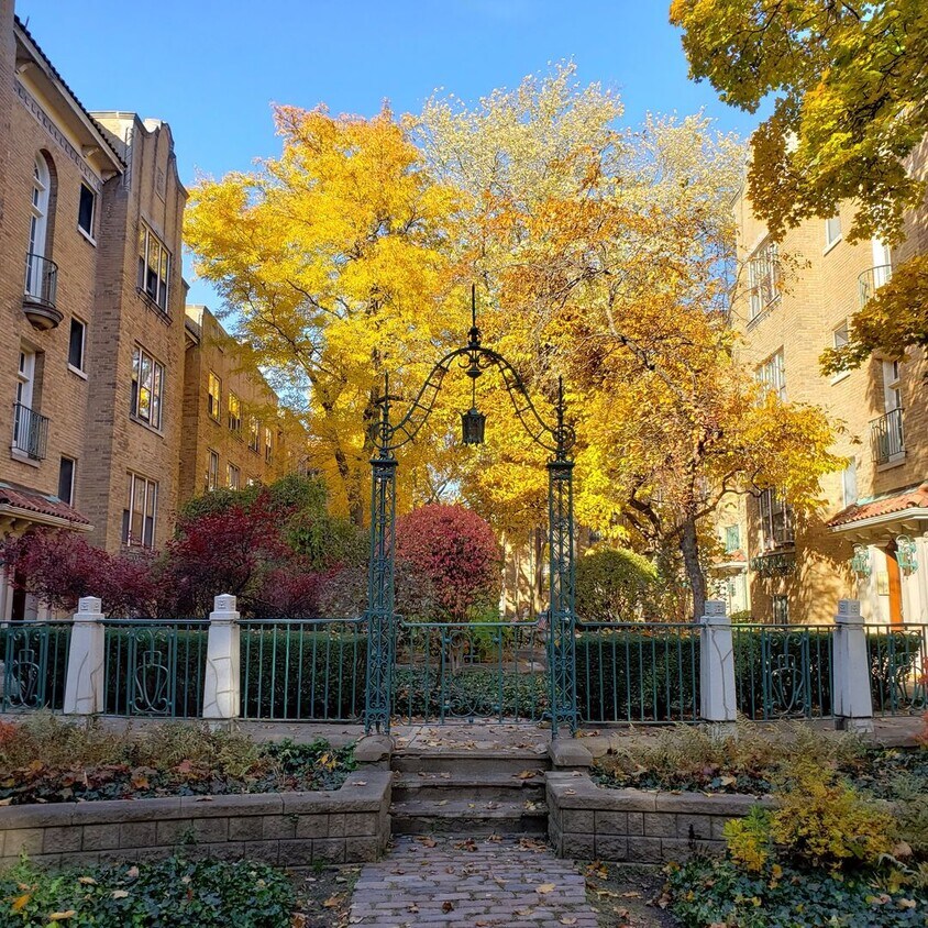 Primary Photo - Edgewater Studio with Heat and Cooking Gas...