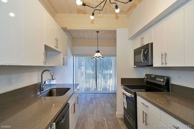 Building Photo - 720 E Coco Plum Cir