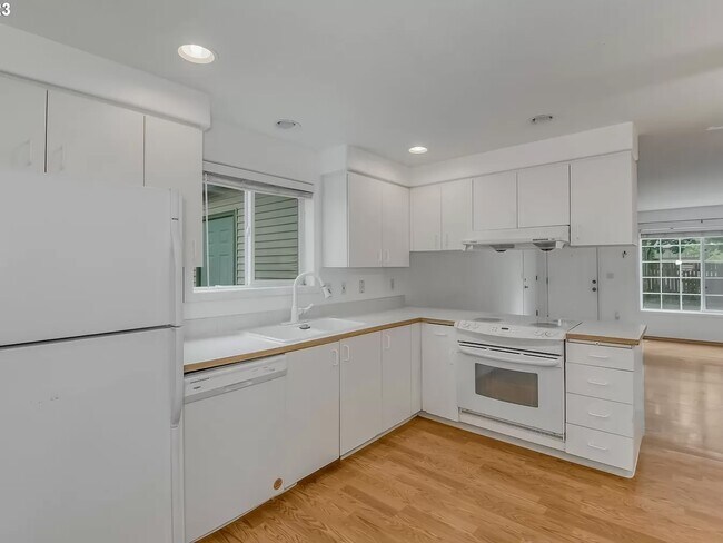 Kitchen - 12644 SE Foster Rd