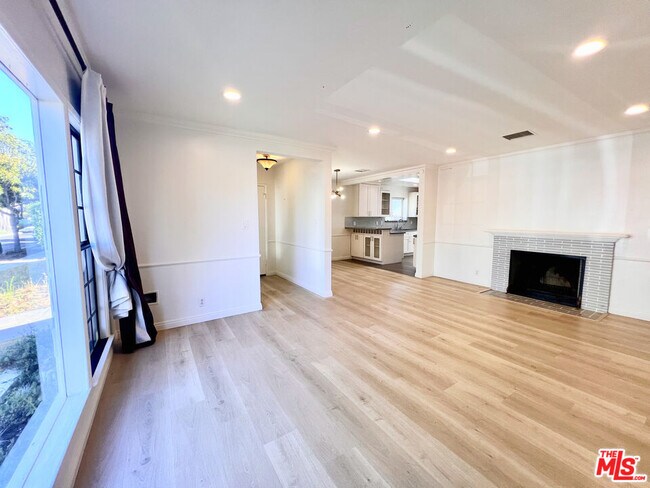 Foto del edificio - 7311 Dunfield Ave