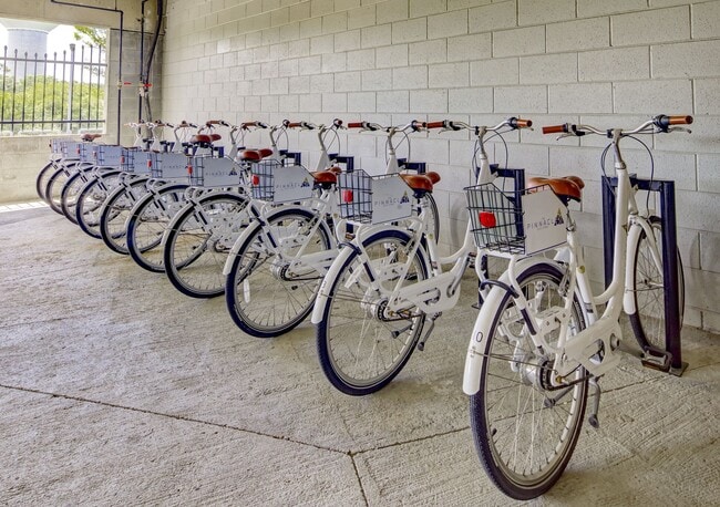 Building Photo - Pinnacle on 31st