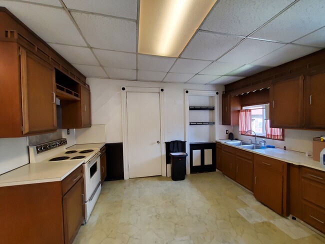 Kitchen - 1420 Buffalo St