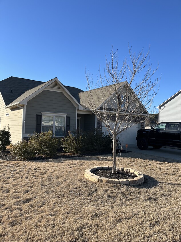 Building Photo - 313 Farmingdale Ln