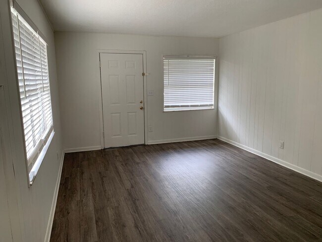 Foto del edificio - 609 N Stella Ave