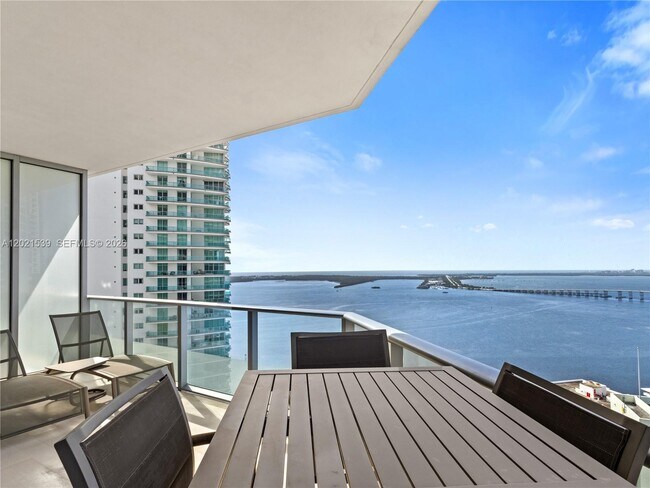 Foto del edificio - 1300 Brickell Bay Dr