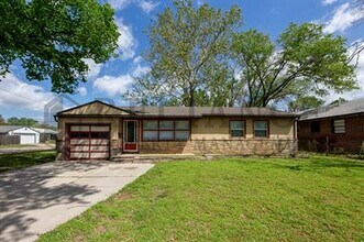 Building Photo - 1602 Luther E