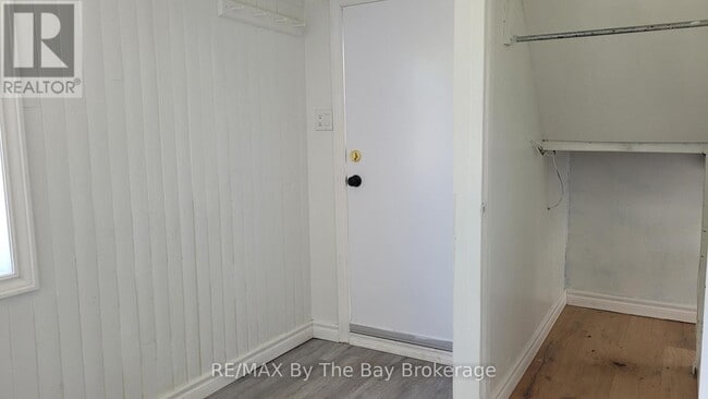 Building Photo - 46 Glenwood Dr