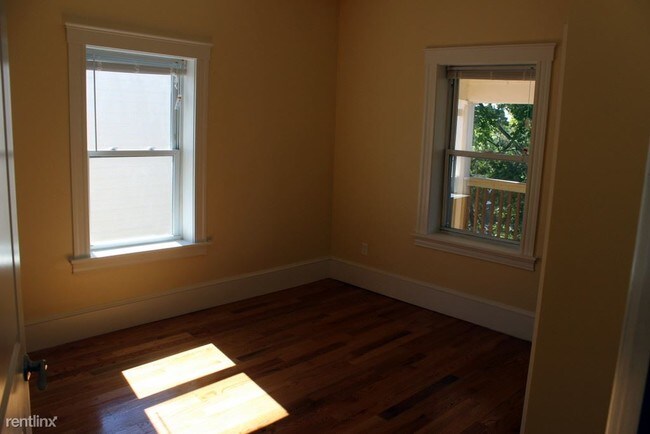 Building Photo - 20 Moraine St