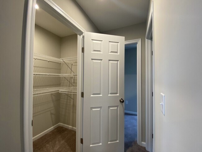 Building Photo - 5808 Montrose Ct
