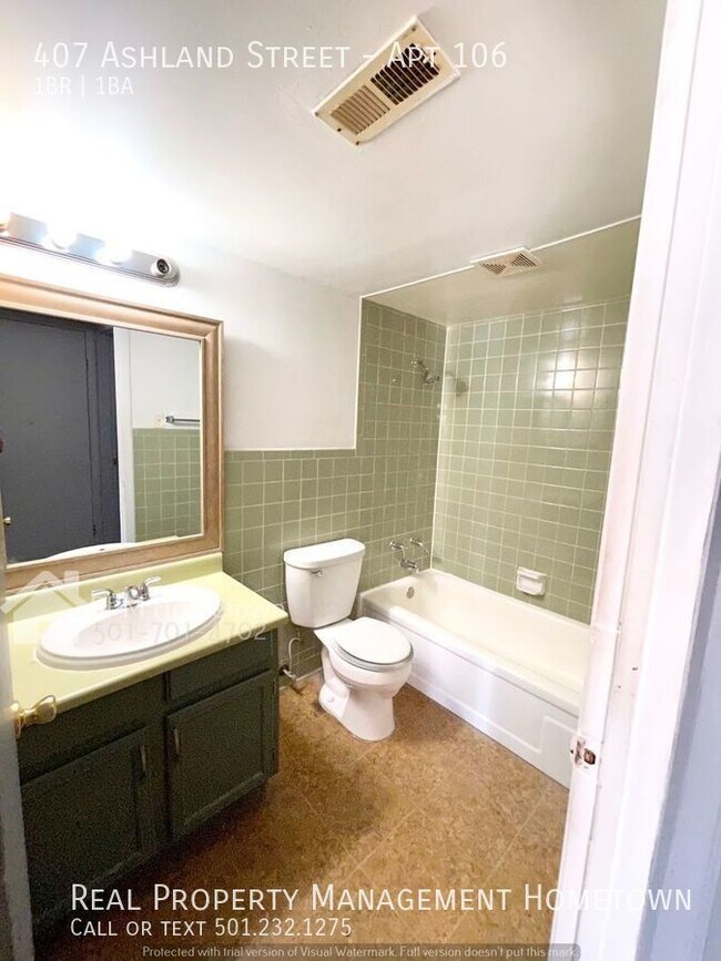 Building Photo - 2 Bedroom Apartment