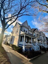 Building Photo - 3700 N Hermitage Ave