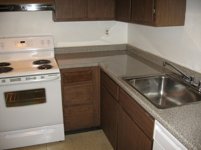 Building Photo - 37 Academy Ave