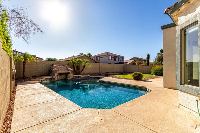 Foto del edificio - 4296 N 154th Ave